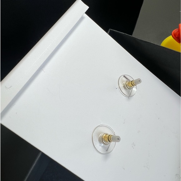 NEW💍 BAUBLEBAR x Disney Minnie Mouse Gold Stud Earrings - Picture 7 of 10